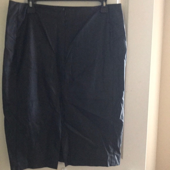 Black faux leather pencil skirt - Picture 4 of 5